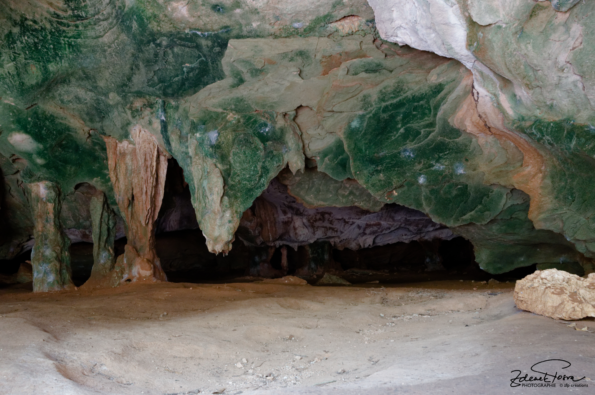 Une grotte, Sentier 